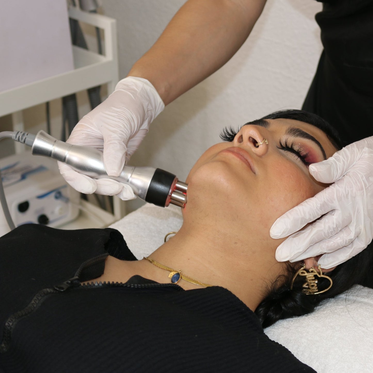 Kurvelux 5 Face Treatment (Jaw & Neck) - $599